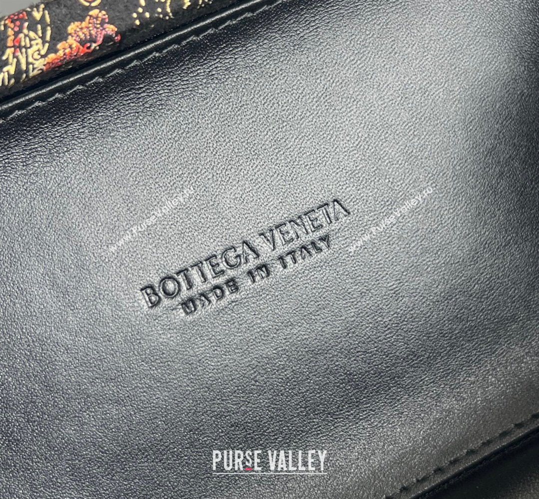 Bottega Veneta Classic Knot Clutch in Jacquard Velvet Burgundy/Black 2026 BV040164 (WT-260401009)