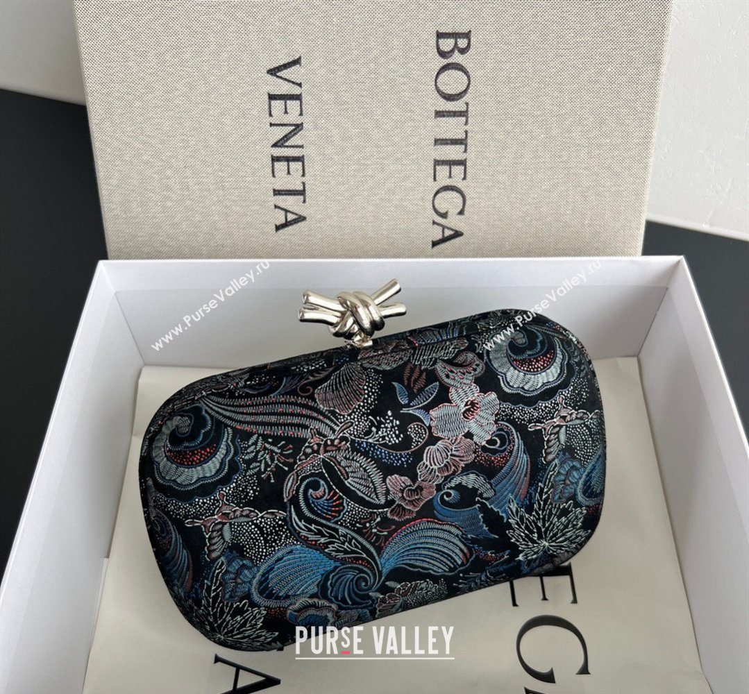 Bottega Veneta Classic Knot Clutch in Jacquard Velvet Blue/Red/Black 2026 BV040162 (WT-260401010)