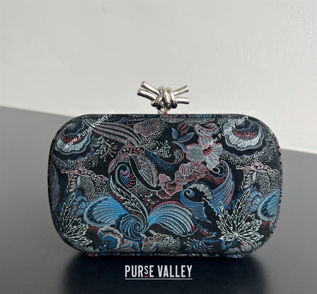 Bottega Veneta Classic Knot Clutch in Jacquard Velvet Blue/Red/Black 2026 BV040162 (WT-260401010)
