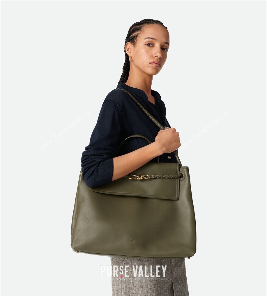 Bottega Veneta Large Ciao Ciao Top Handle Bag in Calf Leather 826195 Cypress Green 2026 (WT-260401017)