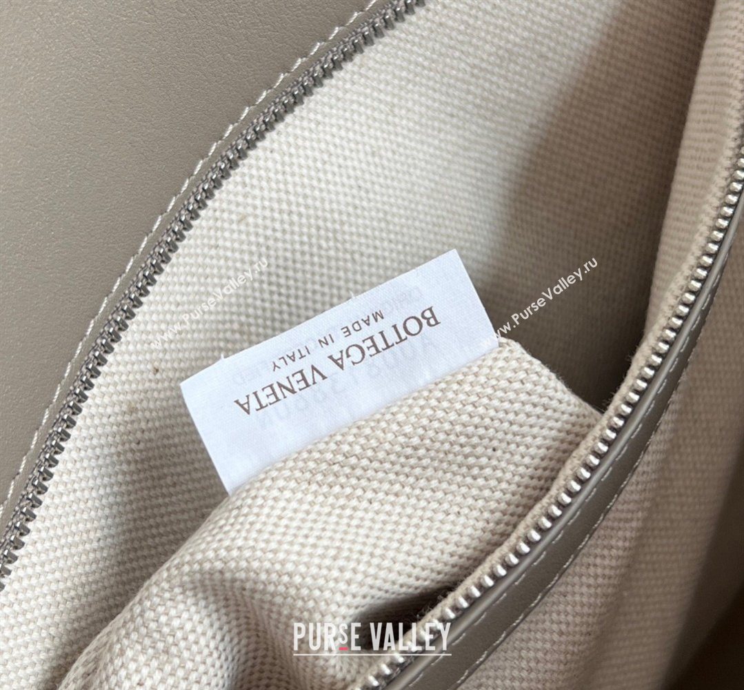 Bottega Veneta Mens Intrecciato Suede Andiamo Voyager Tote Bag Beige/Grey 2026 827066 (WT-260401020)