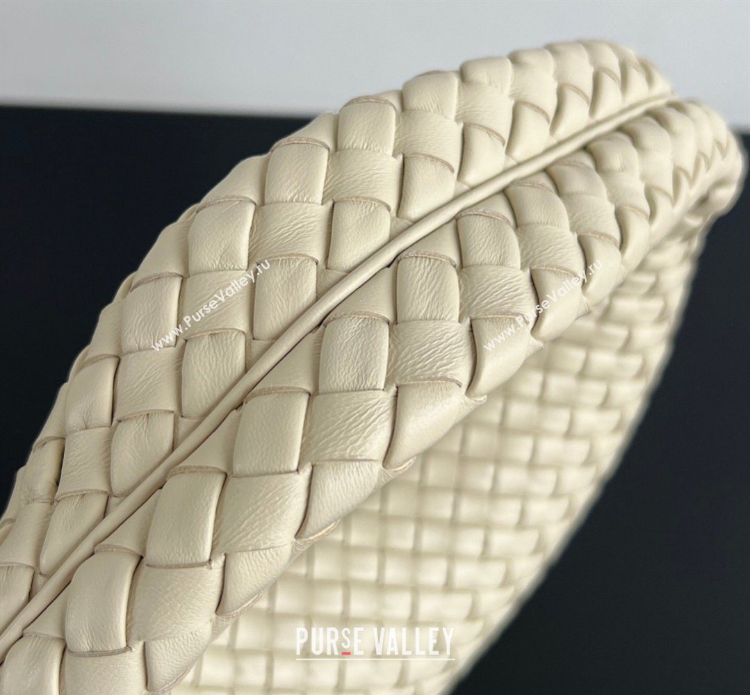 Bottega Veneta Medium Veneta Hobo Bag in Intrecciato Leather Sea Salt 2026 856737 (WT-260401003)