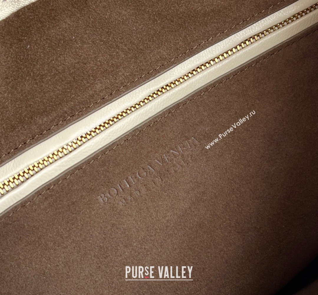 Bottega Veneta Medium Veneta Hobo Bag in Intrecciato Leather Sea Salt 2026 856737 (WT-260401003)