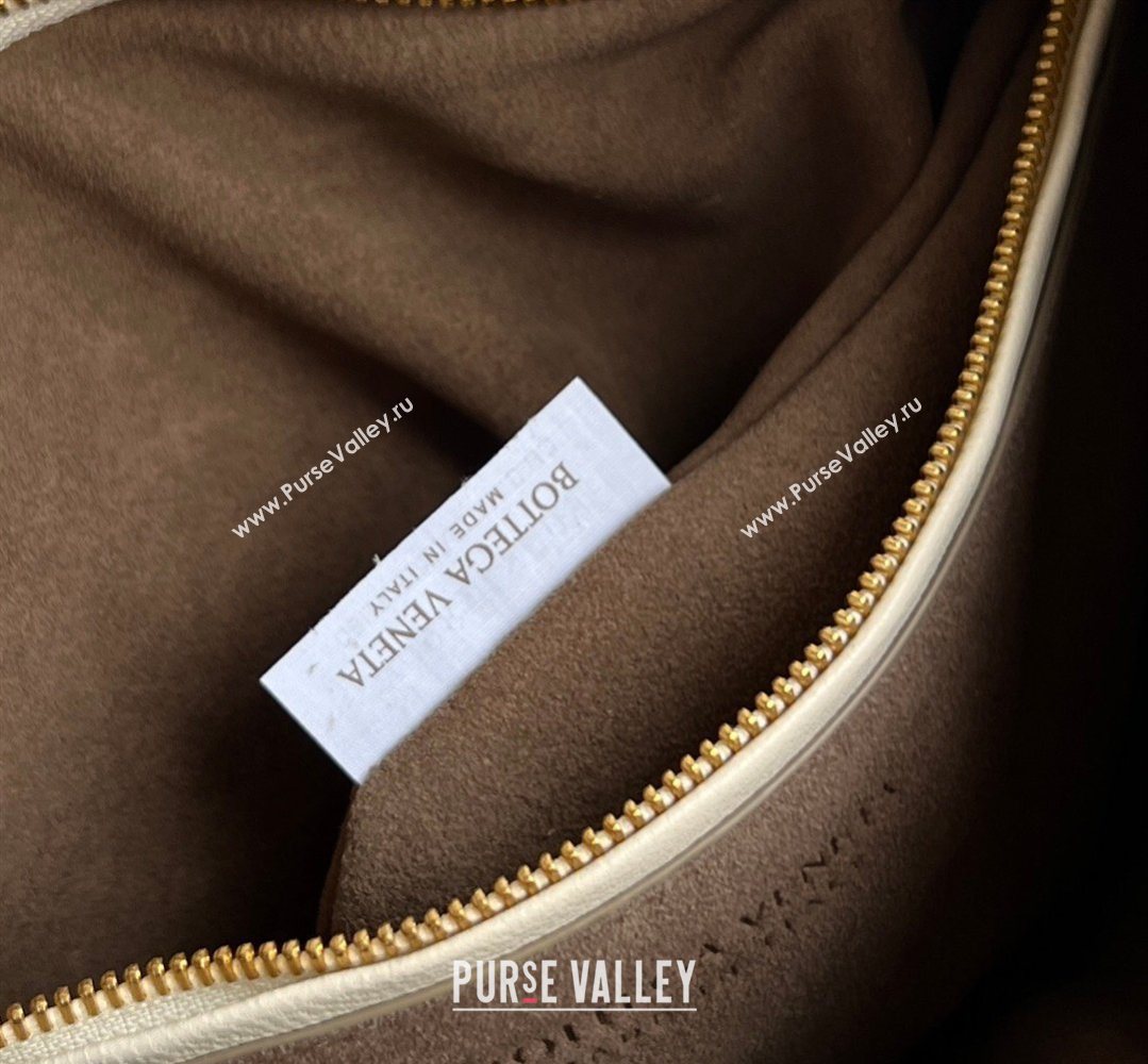 Bottega Veneta Medium Veneta Hobo Bag in Intrecciato Leather Sea Salt 2026 856737 (WT-260401003)