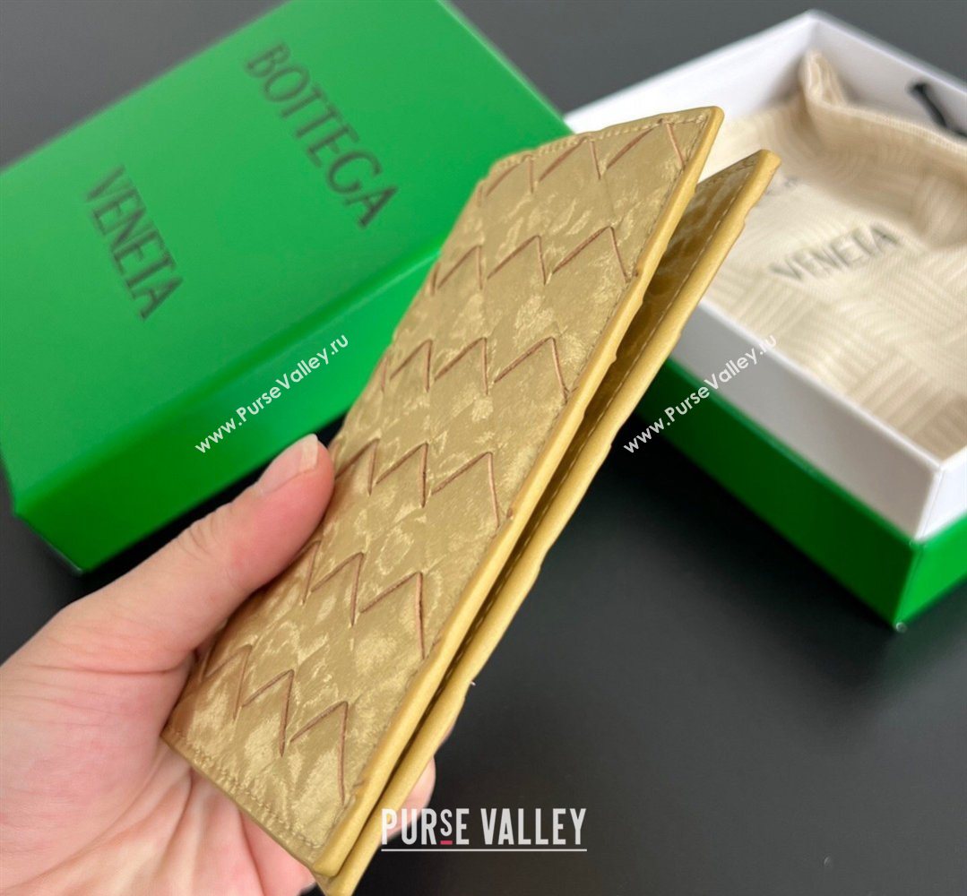 Bottega Veneta Intrecciato Leather Passport Case Gold 2026 749954 (WT-260401035)