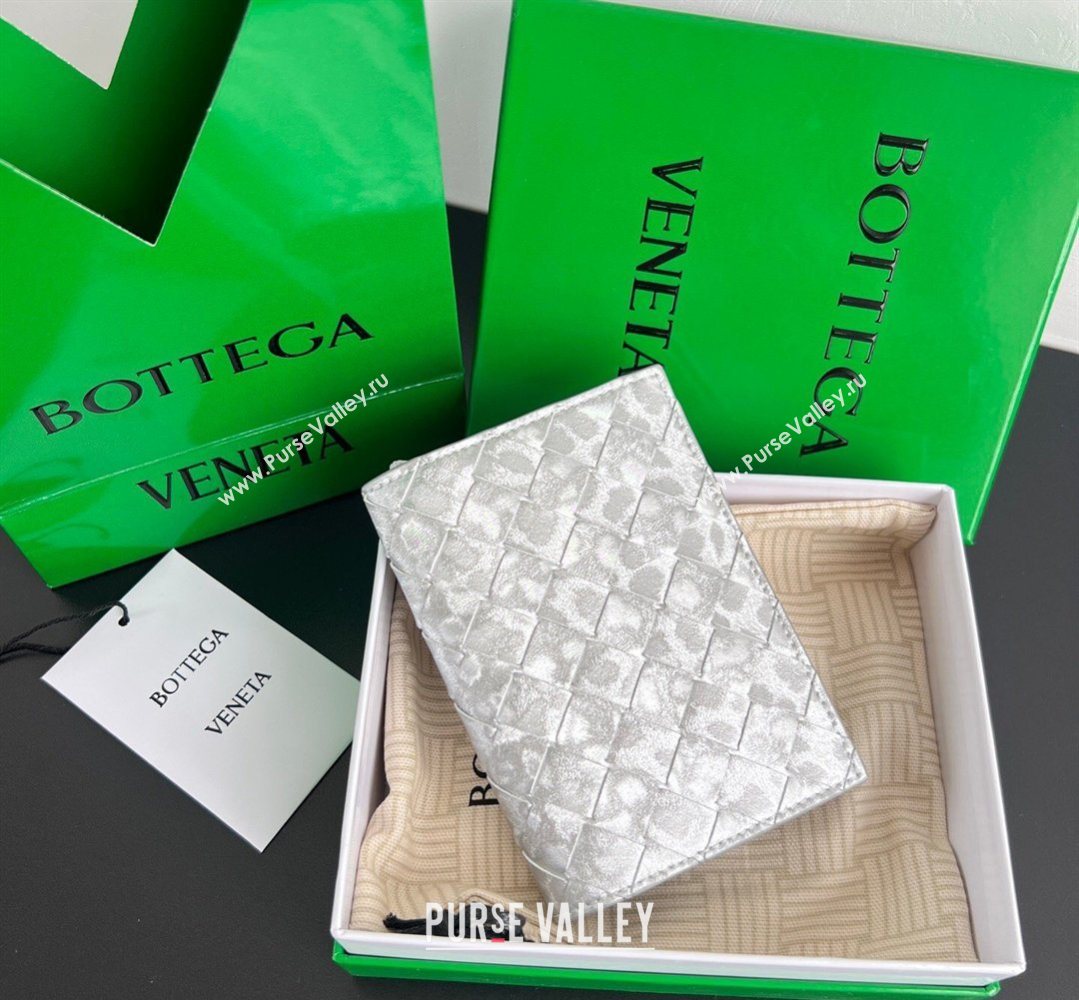 Bottega Veneta Intrecciato Leather Passport Case Silver 2026 749954 (WT-260401036)