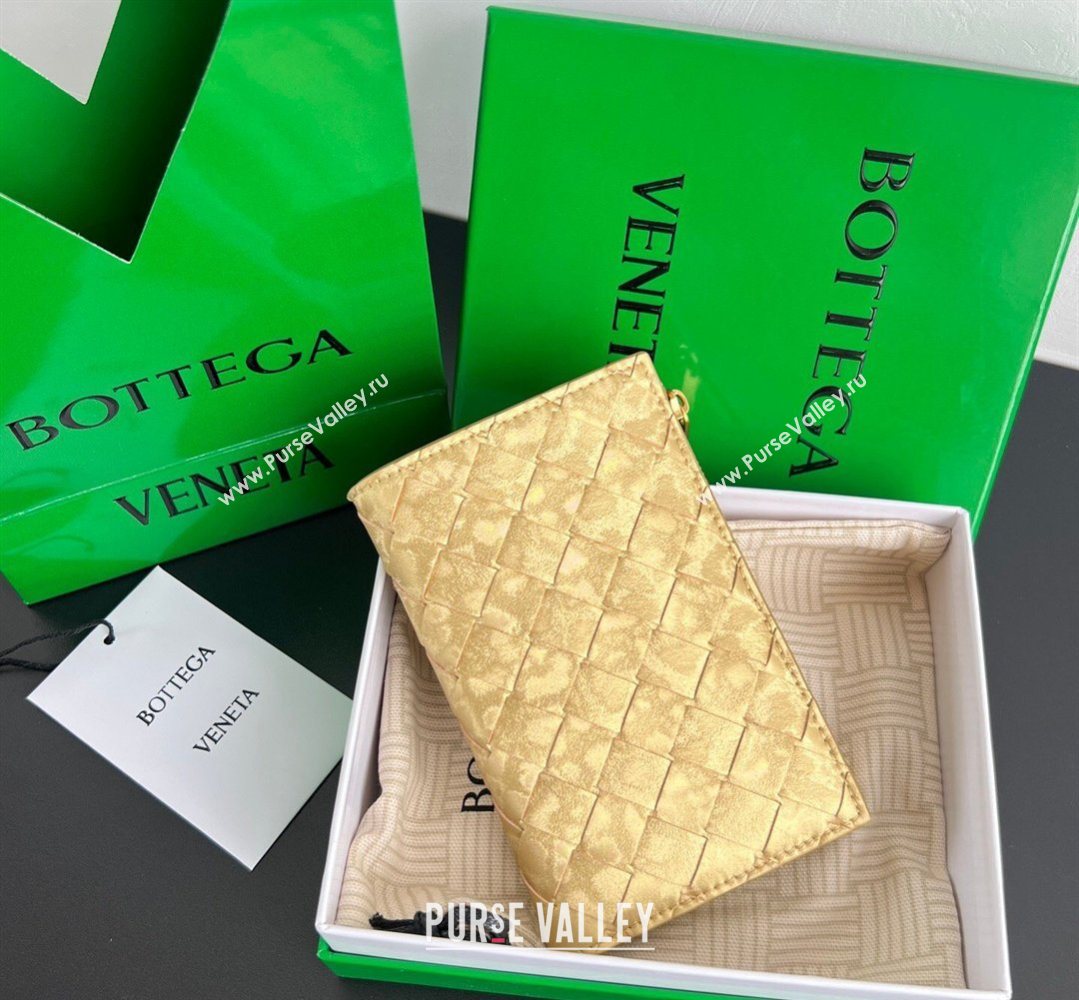 Bottega Veneta Medium Bi-Fold Wallet in Intrecciato Leather Frog Gold 2026 667468 (WT-260401037)