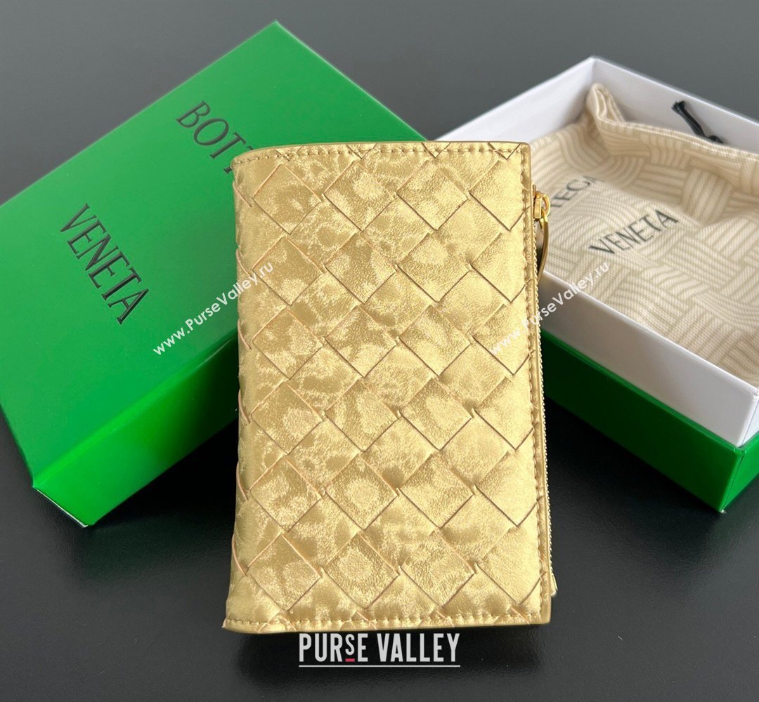 Bottega Veneta Medium Bi-Fold Wallet in Intrecciato Leather Frog Gold 2026 667468 (WT-260401037)