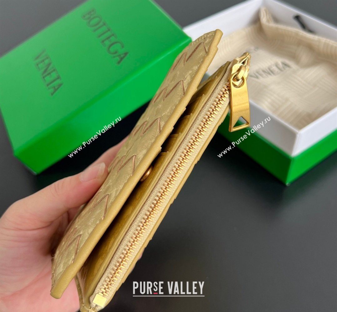 Bottega Veneta Medium Bi-Fold Wallet in Intrecciato Leather Frog Gold 2026 667468 (WT-260401037)