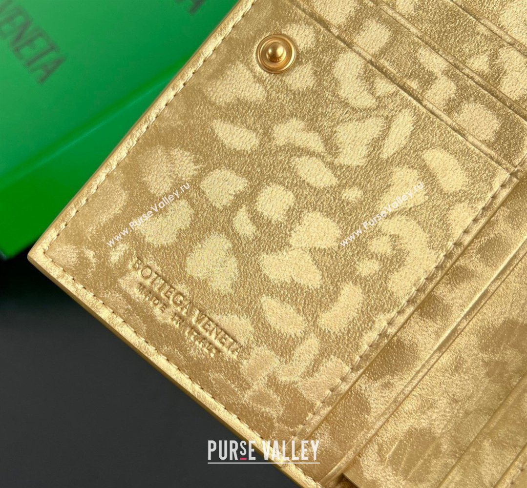Bottega Veneta Medium Bi-Fold Wallet in Intrecciato Leather Frog Gold 2026 667468 (WT-260401037)