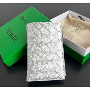 Bottega Veneta Medium Bi-Fold Wallet in Intrecciato Leather Frog Silver 2026 667468 (WT-260401038)