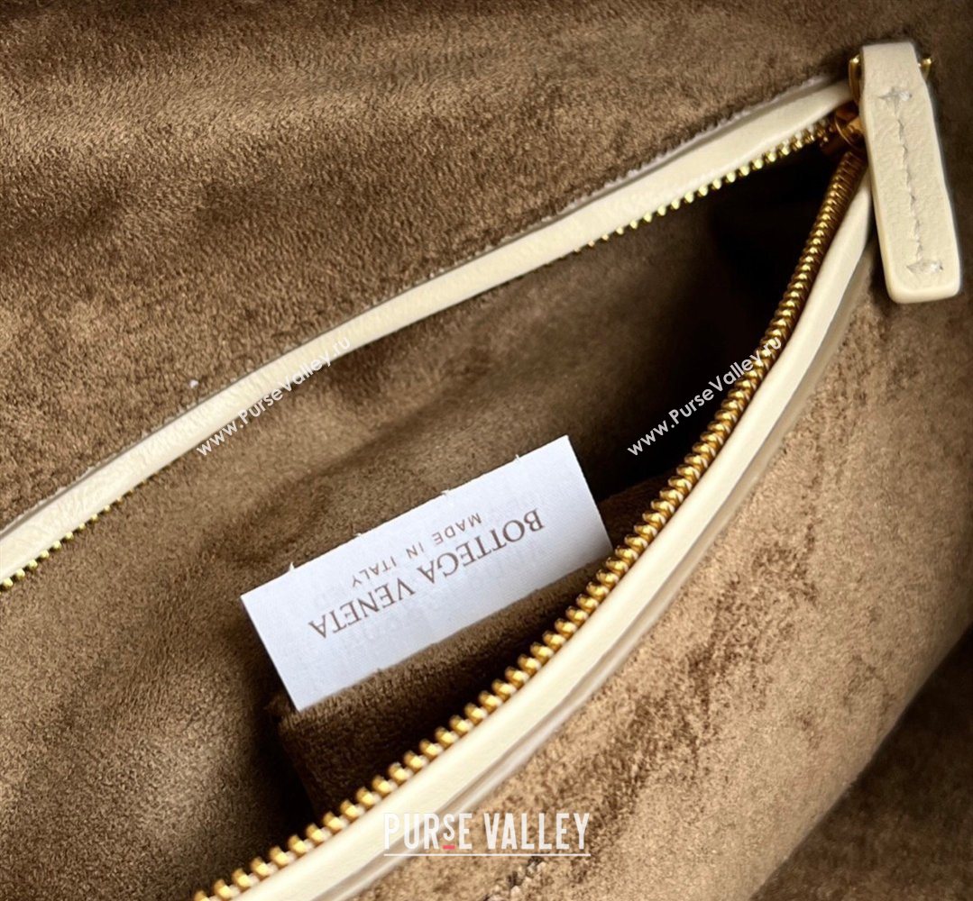 Bottega Veneta Maxi Veneta Hobo Bag in Intrecciato Leather Sea Salt 2026 856739 (WT-260401004)