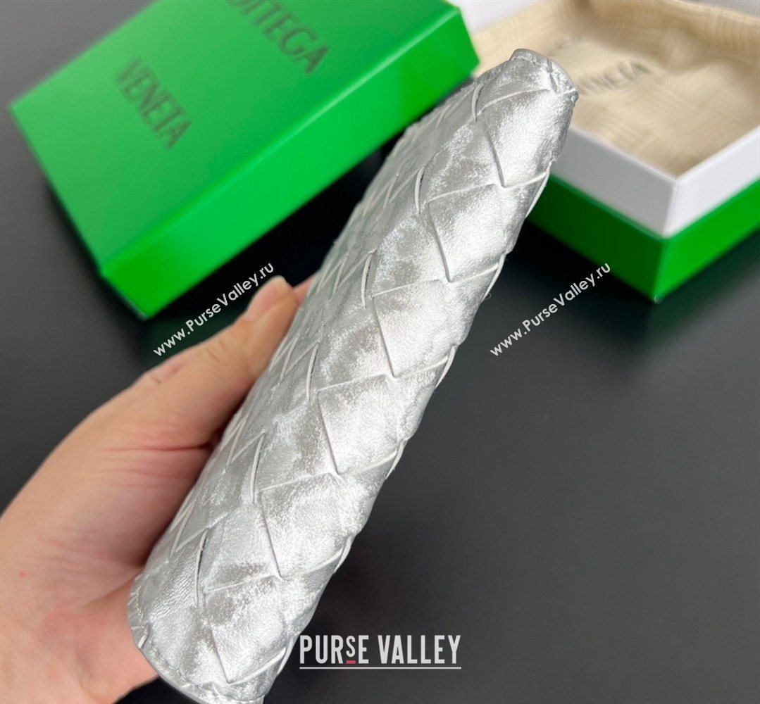 Bottega Veneta Medium Bi-Fold Wallet in Intrecciato Leather Frog Silver 2026 667468 (WT-260401038)