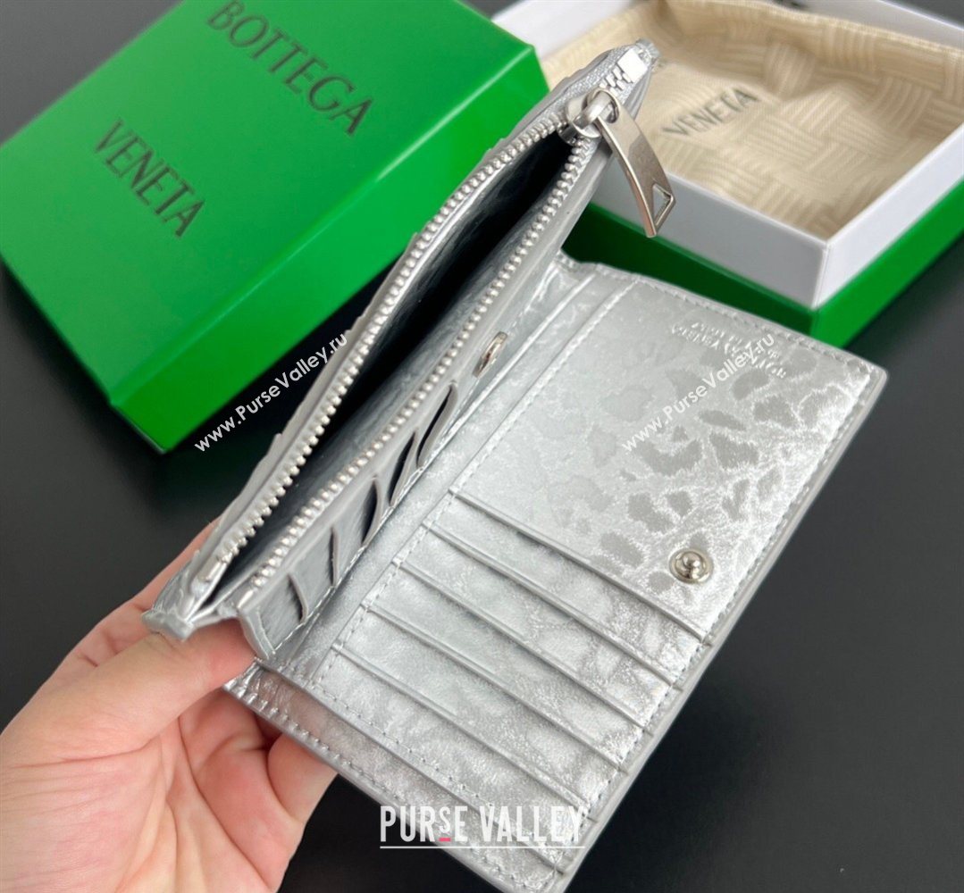 Bottega Veneta Medium Bi-Fold Wallet in Intrecciato Leather Frog Silver 2026 667468 (WT-260401038)
