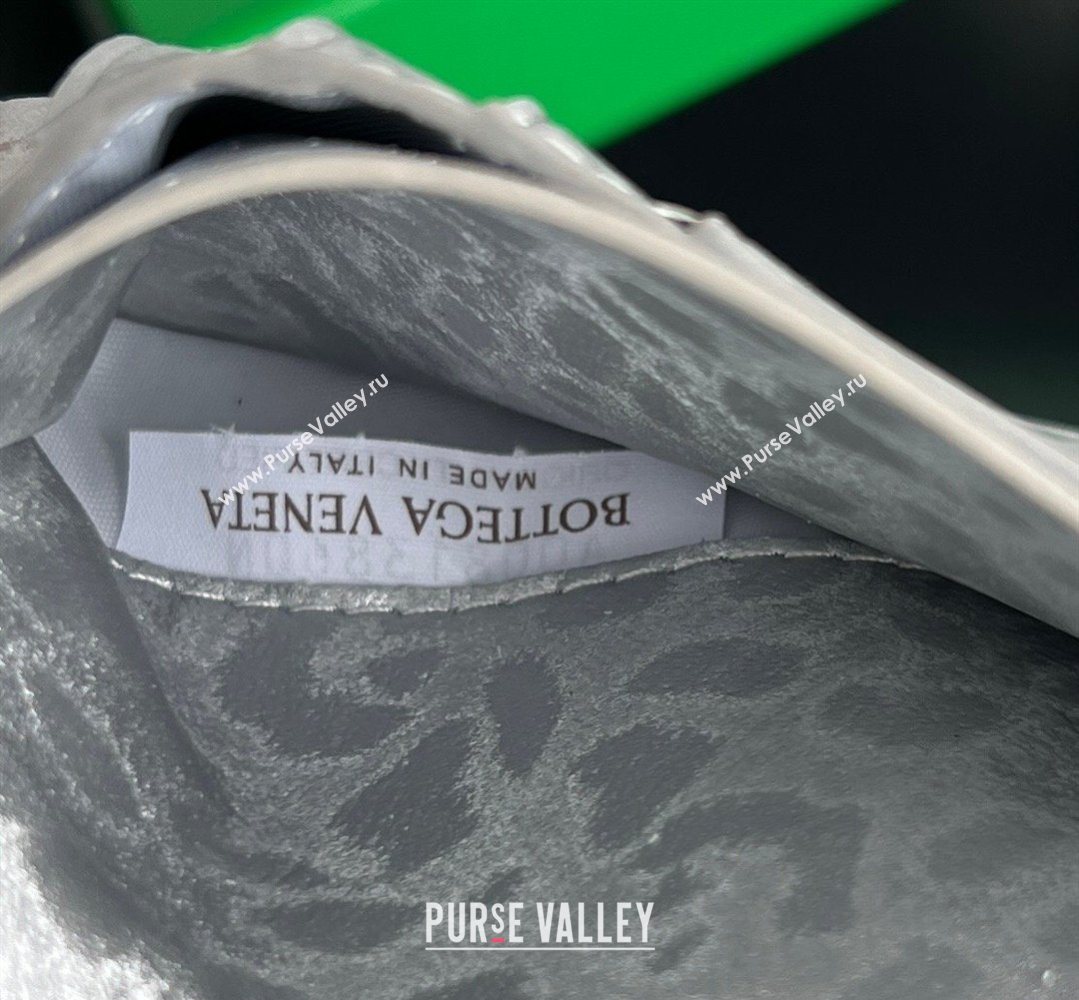 Bottega Veneta Medium Bi-Fold Wallet in Intrecciato Leather Frog Silver 2026 667468 (WT-260401038)