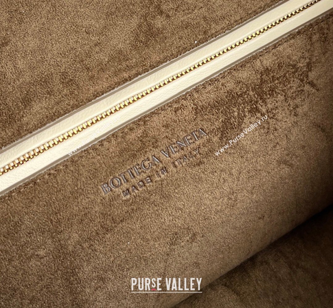 Bottega Veneta Maxi Veneta Hobo Bag in Intrecciato Leather Sea Salt 2026 856739 (WT-260401004)