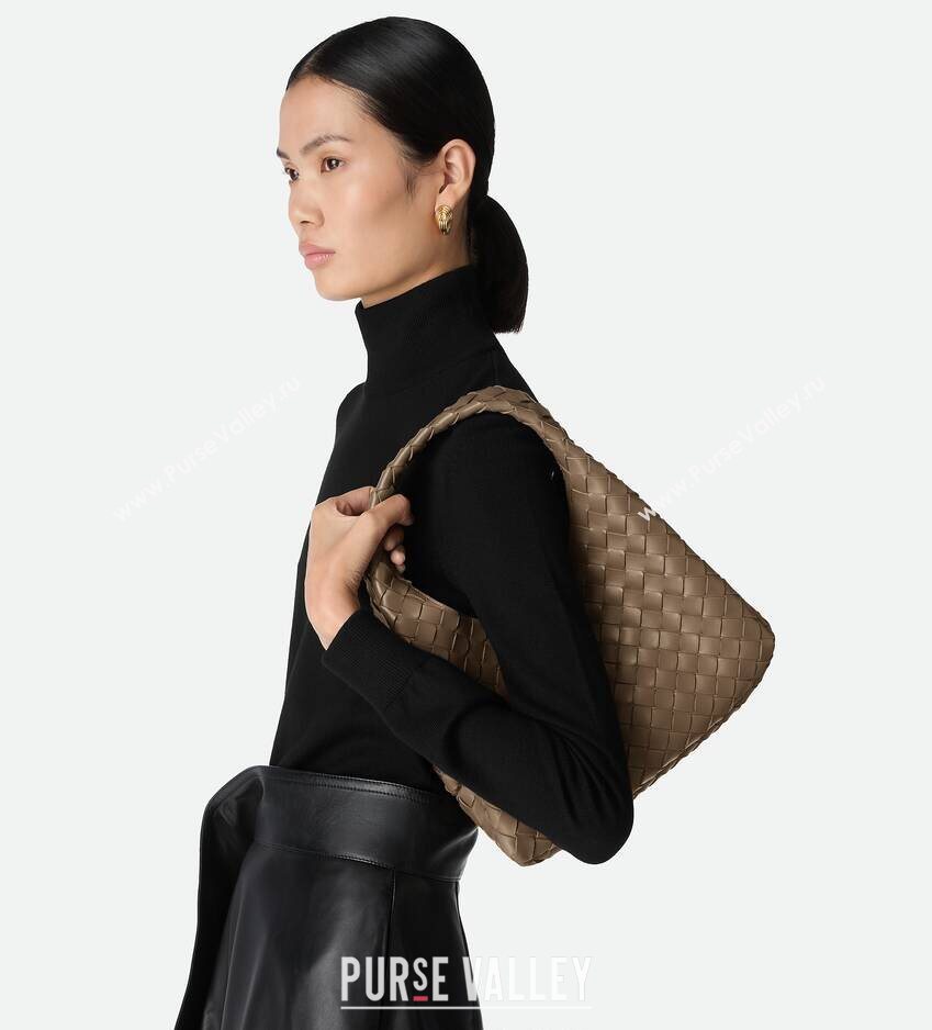 Bottega Veneta Small Campana Hobo Bag in Intrecciato Leather Pinecone Brown 2026 854248 (WT-260401055)