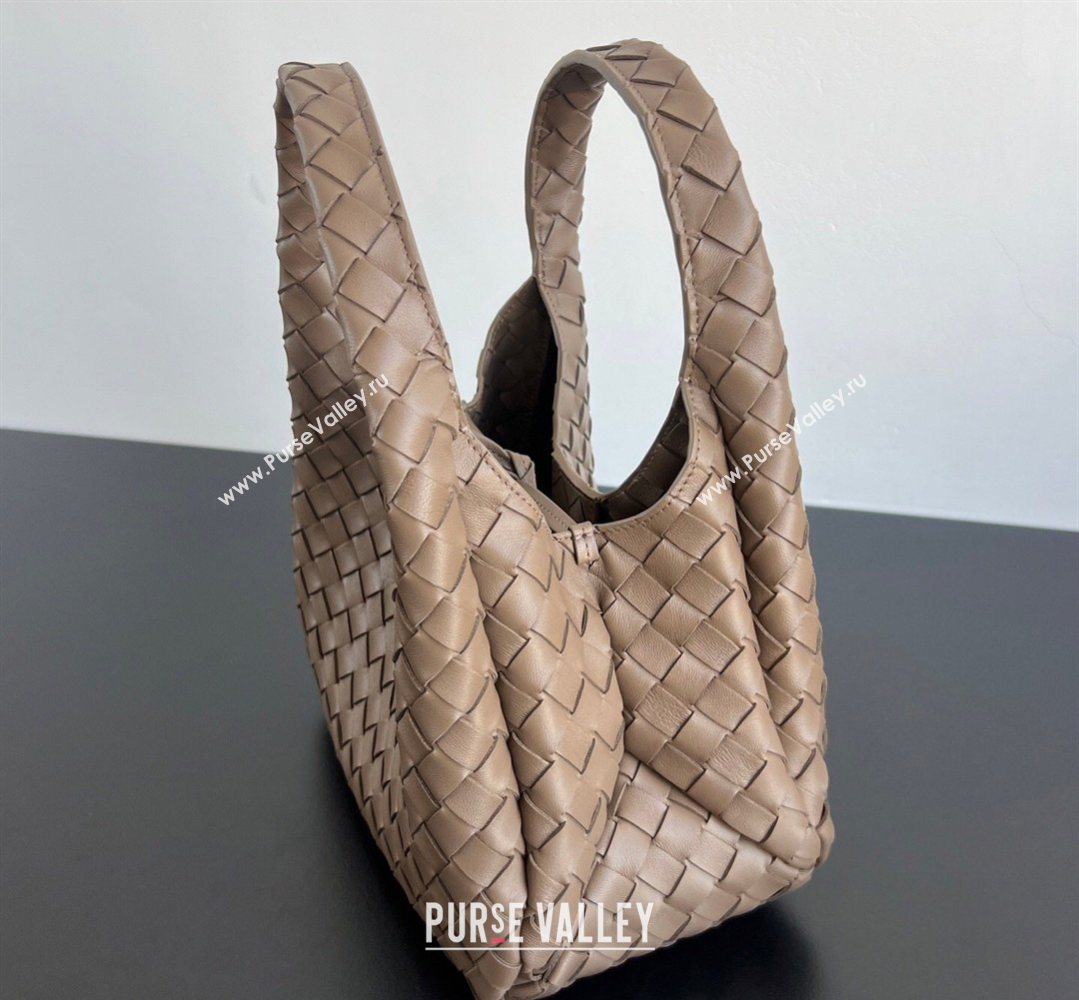 Bottega Veneta Small Campana Hobo Bag in Intrecciato Leather Pinecone Brown 2026 854248 (WT-260401055)