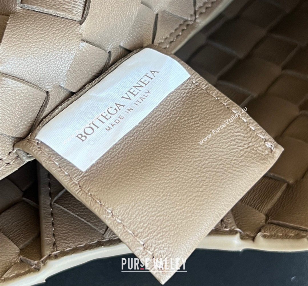 Bottega Veneta Small Campana Hobo Bag in Intrecciato Leather Pinecone Brown 2026 854248 (WT-260401055)