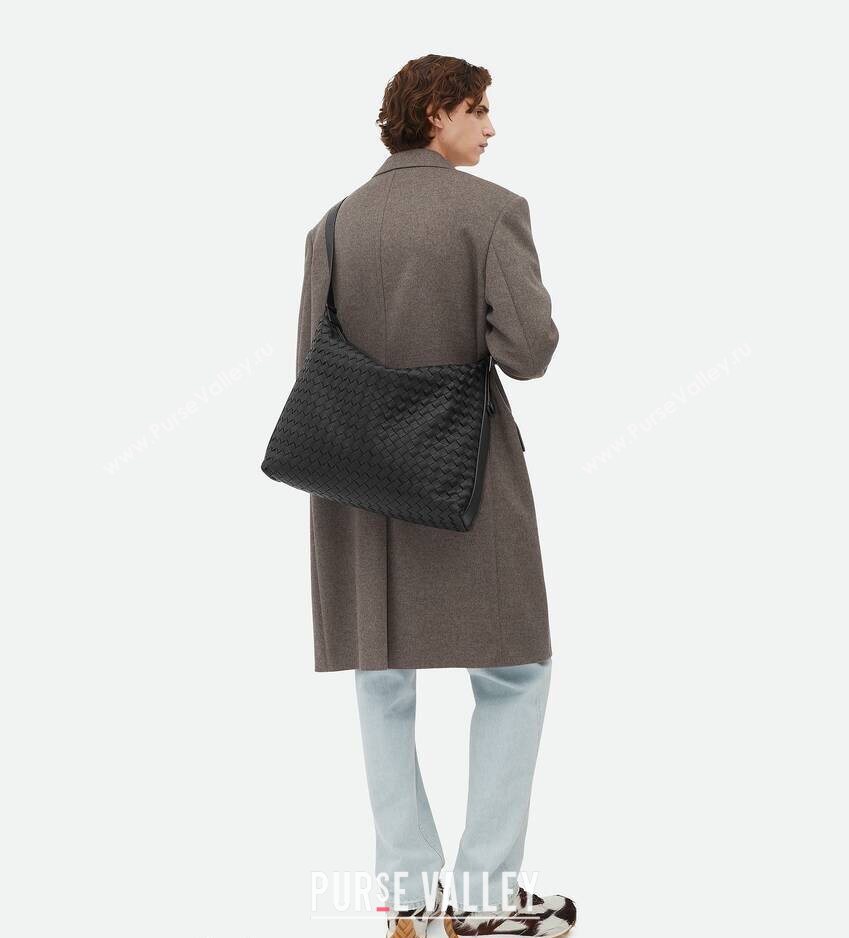 Bottega Veneta Mens Traveler Hobo Bag in Intrecciato Grained Leather Fondant Brown 2026 806974 (WT-260401059)