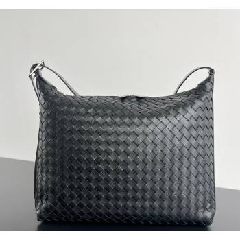 Bottega Veneta Mens Traveler Hobo Bag in Intrecciato Grained Leather Black 2026 806974 (WT-260401060)