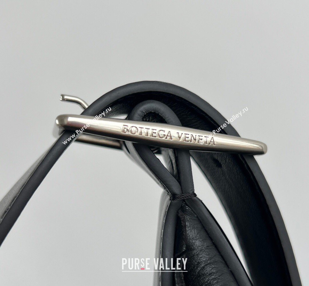 Bottega Veneta Mens Traveler Hobo Bag in Intrecciato Grained Leather Black 2026 806974 (WT-260401060)