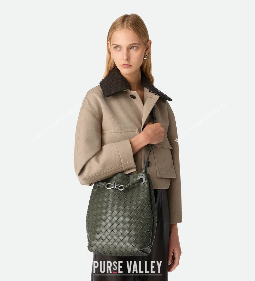 Bottega Veneta Andiamo Small Bucket Bag in Intrecciato Leather Pickle Green 2026 855759 (WT-260401061)