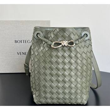 Bottega Veneta Andiamo Small Bucket Bag in Intrecciato Leather Pickle Green 2026 855759 (WT-260401061)