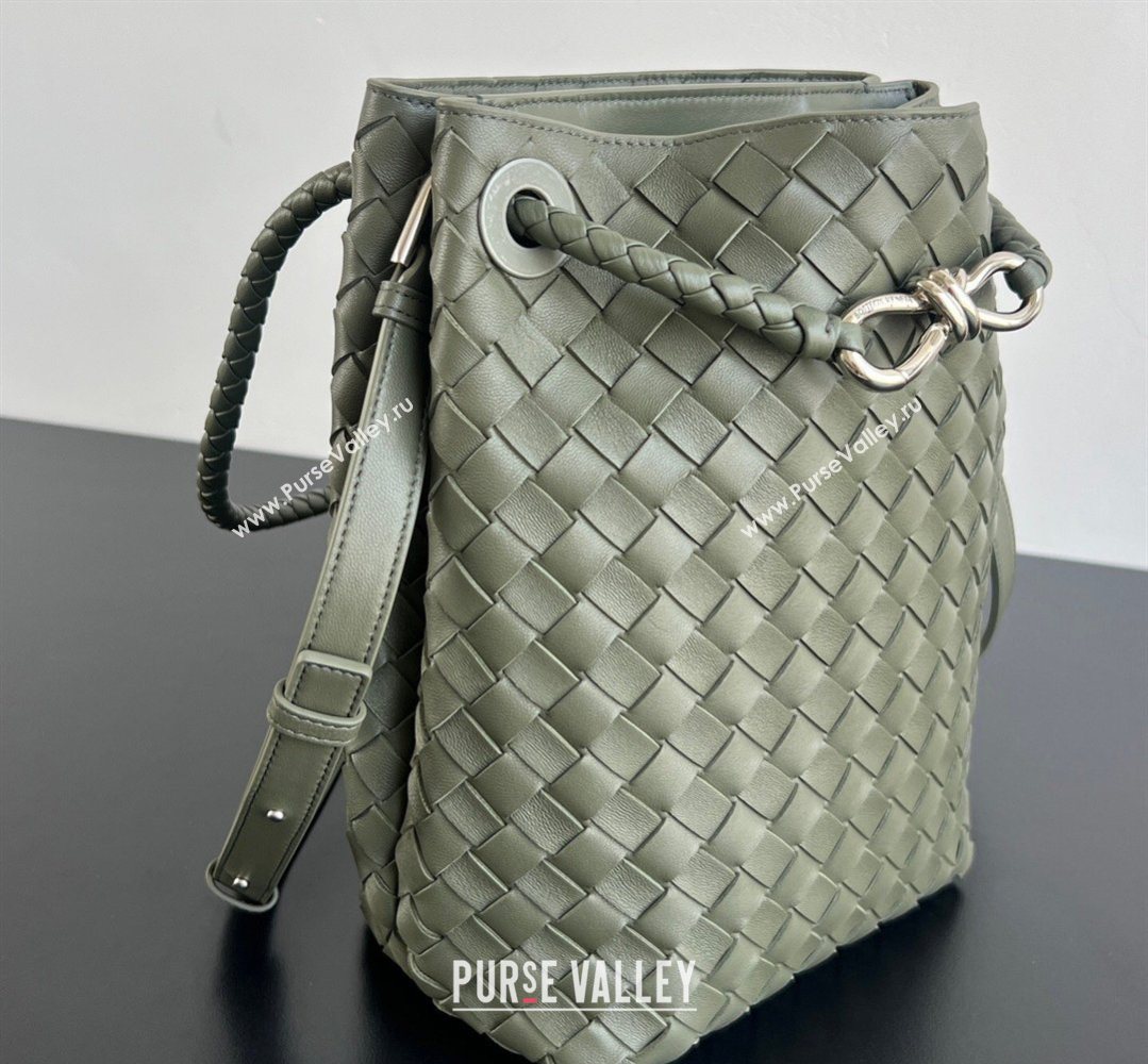 Bottega Veneta Andiamo Small Bucket Bag in Intrecciato Leather Pickle Green 2026 855759 (WT-260401061)
