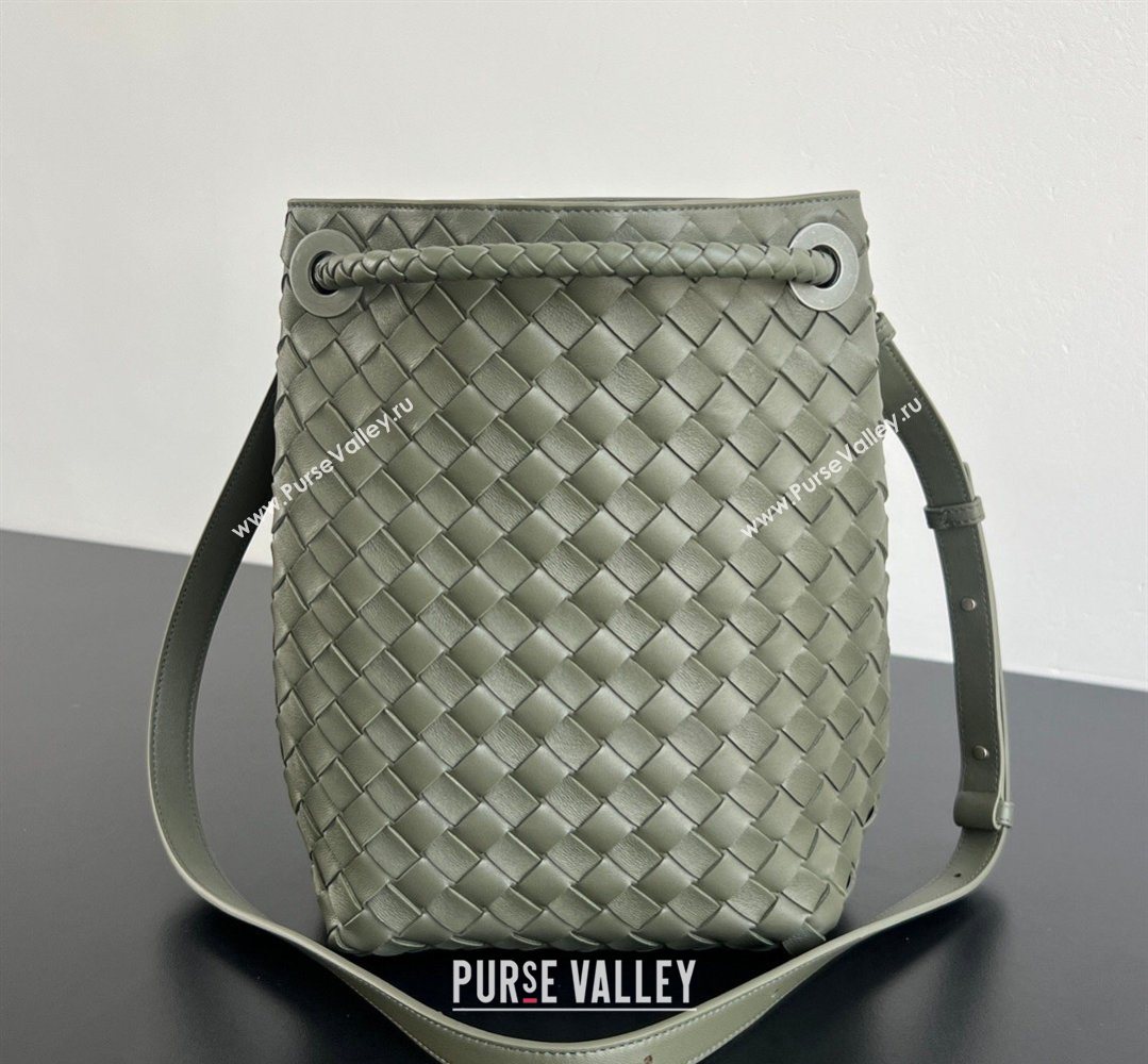 Bottega Veneta Andiamo Small Bucket Bag in Intrecciato Leather Pickle Green 2026 855759 (WT-260401061)