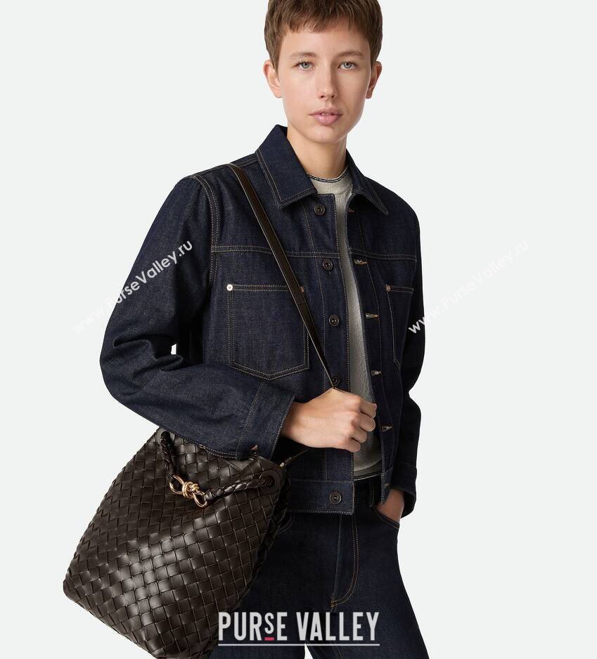 Bottega Veneta Andiamo Small Bucket Bag in Intrecciato Leather Fondant Brown 2026 855759 (WT-260401062)