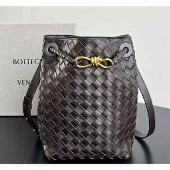 Bottega Veneta Andiamo Small Bucket Bag in Intrecciato Leather Fondant Brown 2026 855759 (WT-260401062)