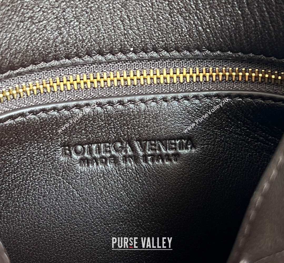 Bottega Veneta Andiamo Small Bucket Bag in Intrecciato Leather Fondant Brown 2026 855759 (WT-260401062)