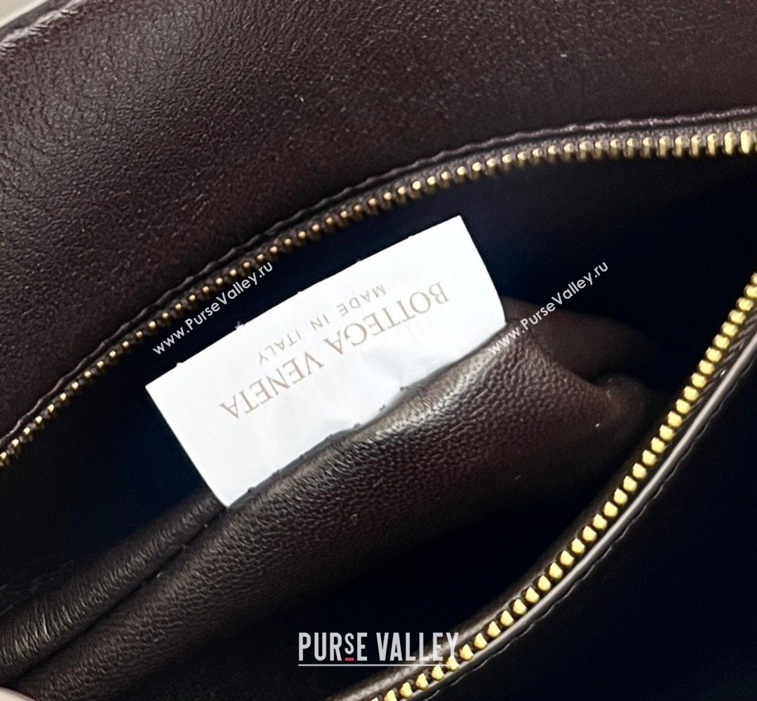 Bottega Veneta Andiamo Small Bucket Bag in Intrecciato Leather Fondant Brown 2026 855759 (WT-260401062)