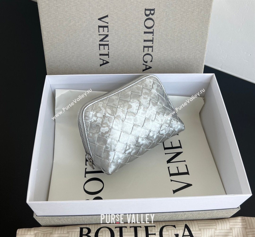 Bottega Veneta Intrecciato Lamina Satin Leather Beauty Pouch Silver 2026 764044 (WT-260401039)