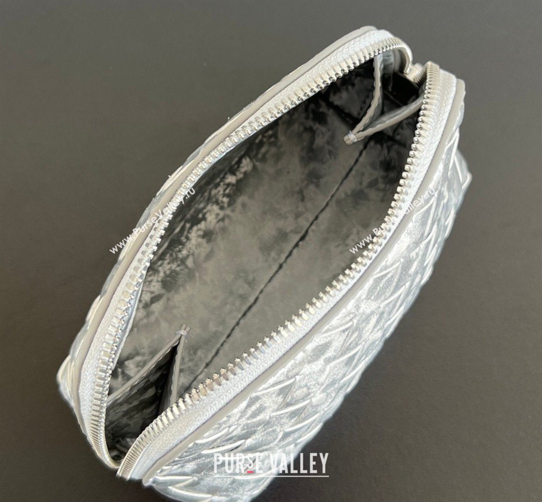 Bottega Veneta Intrecciato Lamina Satin Leather Beauty Pouch Silver 2026 764044 (WT-260401039)