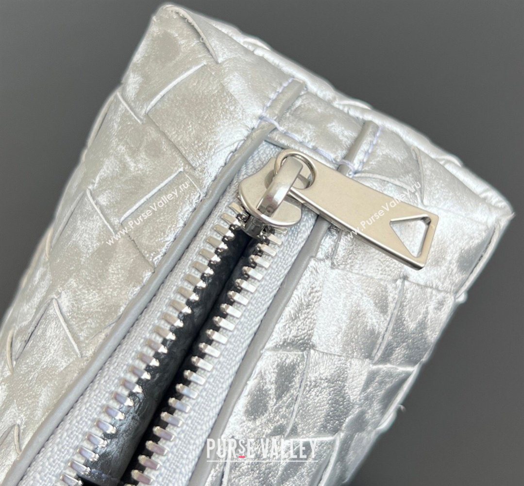 Bottega Veneta Intrecciato Lamina Satin Leather Beauty Pouch Silver 2026 764044 (WT-260401039)