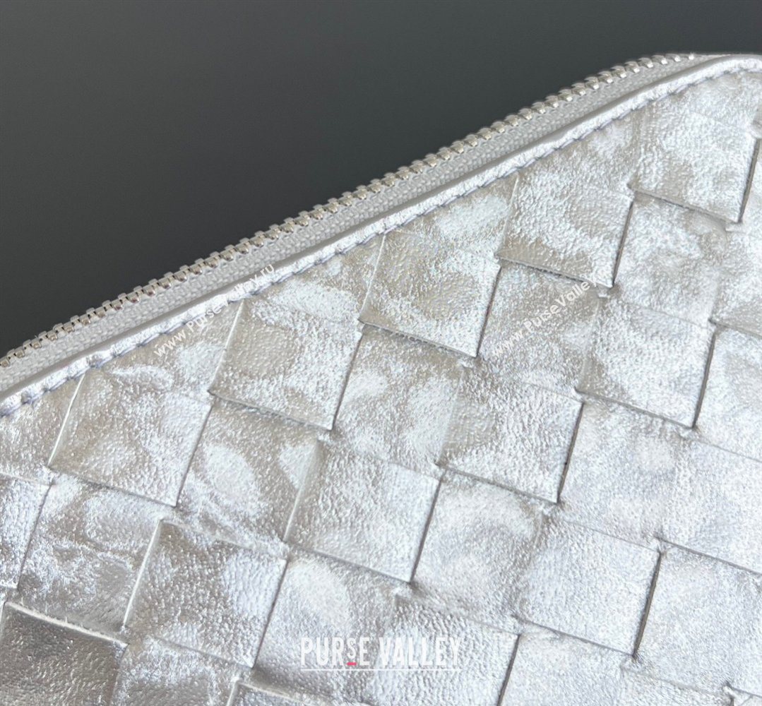 Bottega Veneta Intrecciato Lamina Satin Leather Beauty Pouch Silver 2026 764044 (WT-260401039)