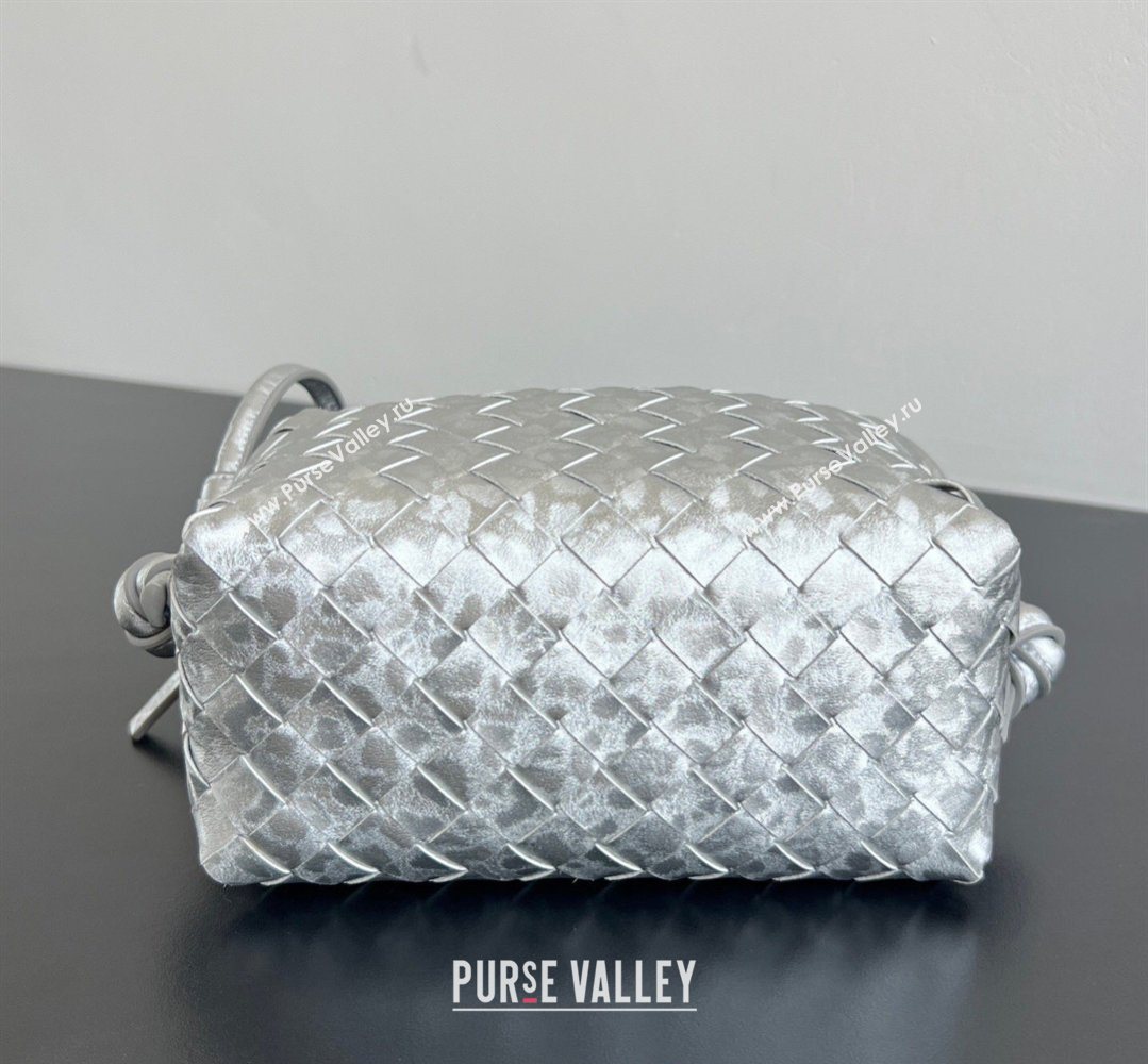 Bottega Veneta Small Loop Cross-Body Bag in Intrecciato Lamina Satin Leather Silver 2026 796615 (WT-260401041)