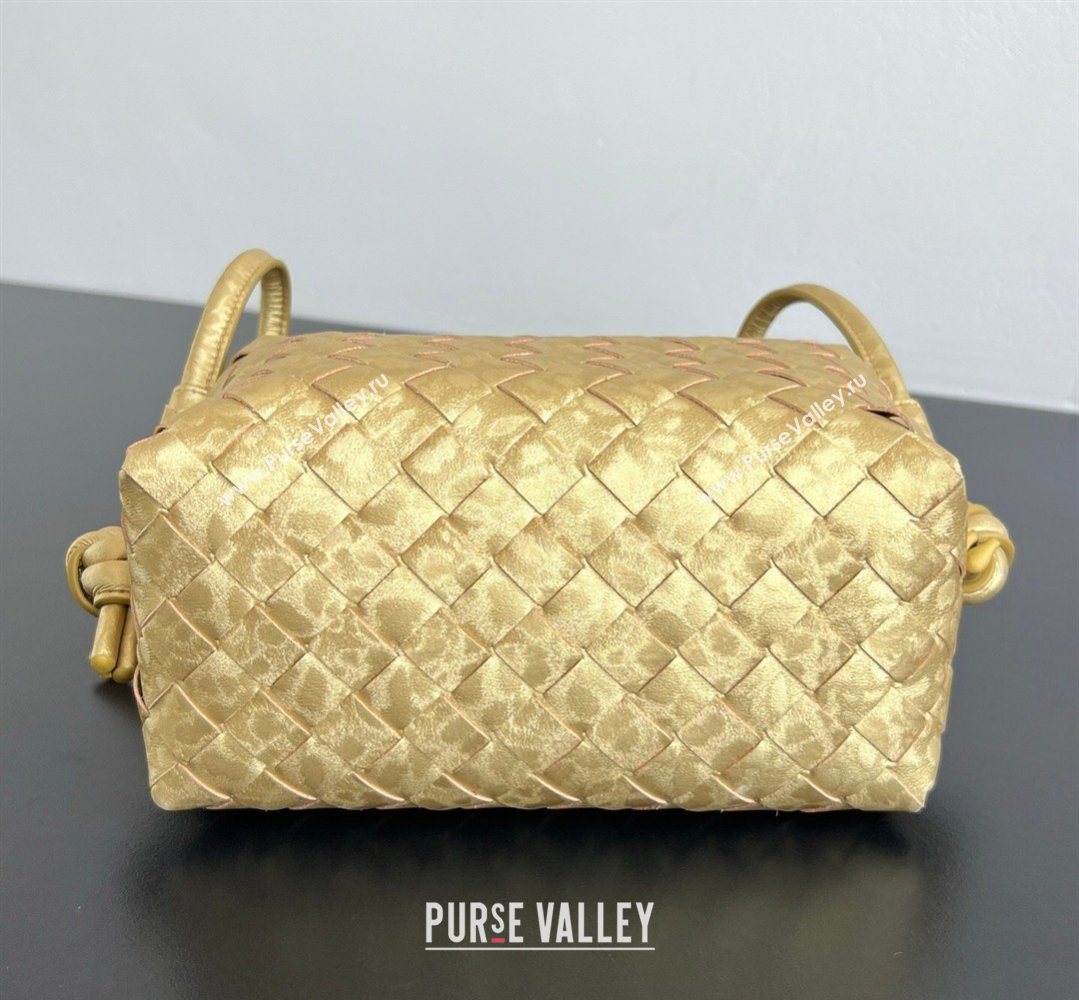 Bottega Veneta Small Loop Cross-Body Bag in Intrecciato Lamina Satin Leather Gold 2026 796615 (WT-260401042)