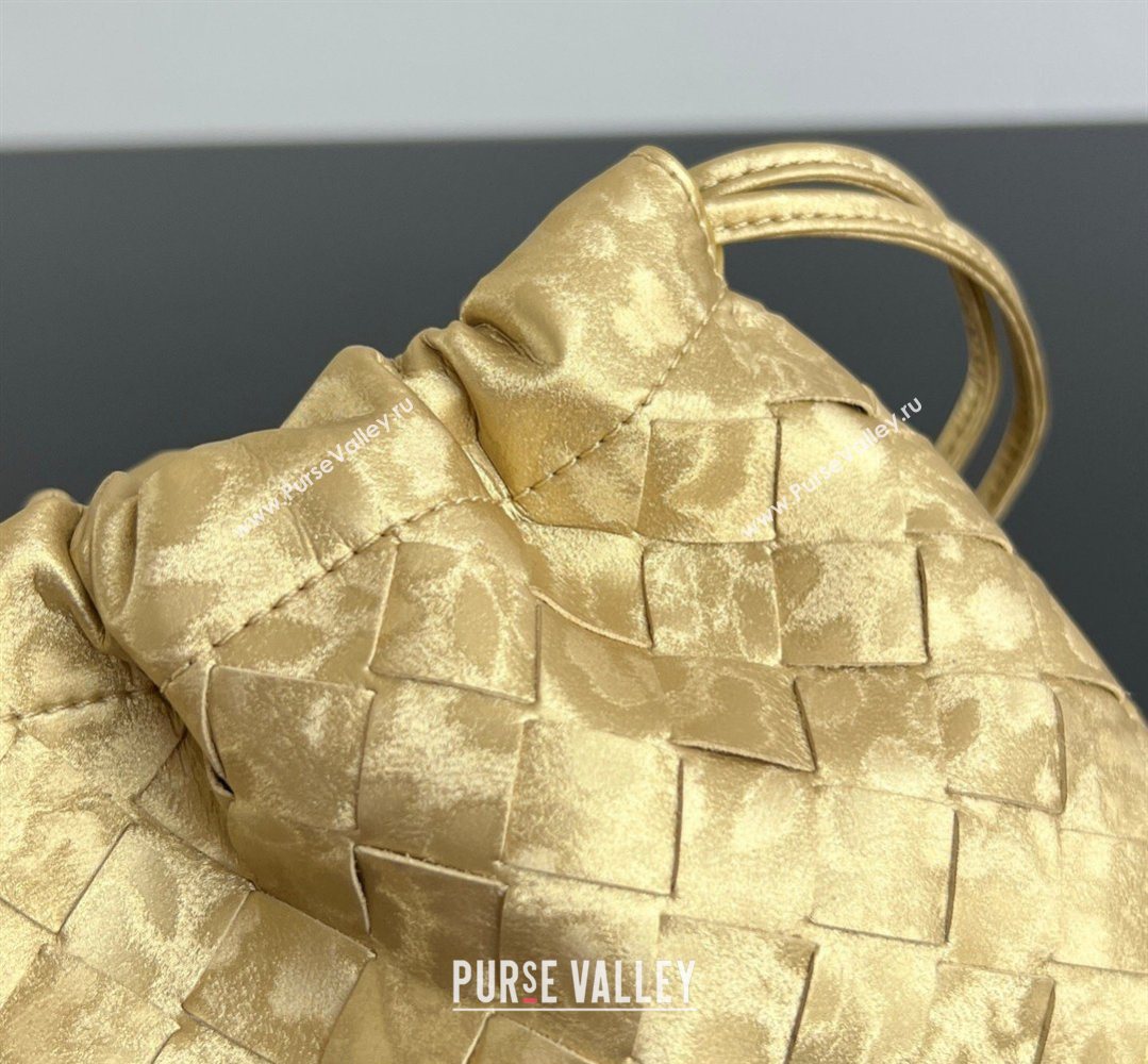 Bottega Veneta Small Dustbag in Intrecciato Lamina Satin Leather Gold 2026 816987 (WT-260401044)