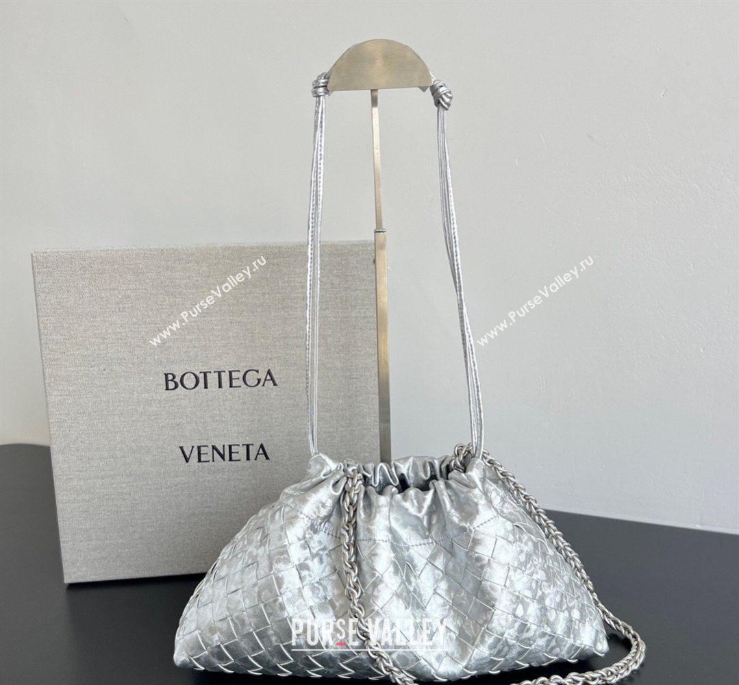 Bottega Veneta Dustbag Notte Bag in Intrecciato Lamina Satin Leather Silver 2026 839394 (WT-260401045)