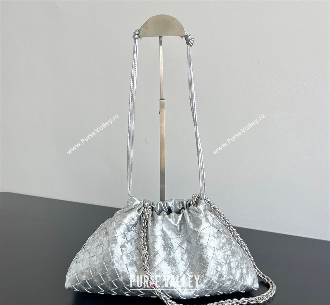 Bottega Veneta Dustbag Notte Bag in Intrecciato Lamina Satin Leather Silver 2026 839394 (WT-260401045)