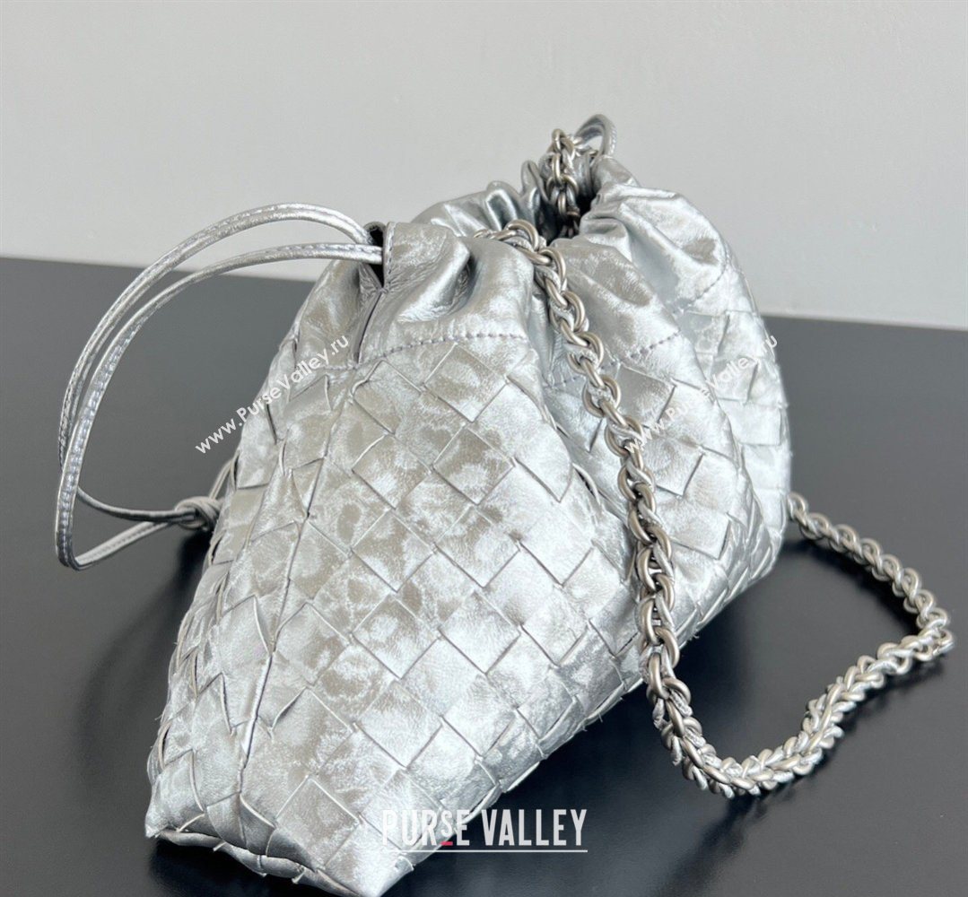 Bottega Veneta Dustbag Notte Bag in Intrecciato Lamina Satin Leather Silver 2026 839394 (WT-260401045)