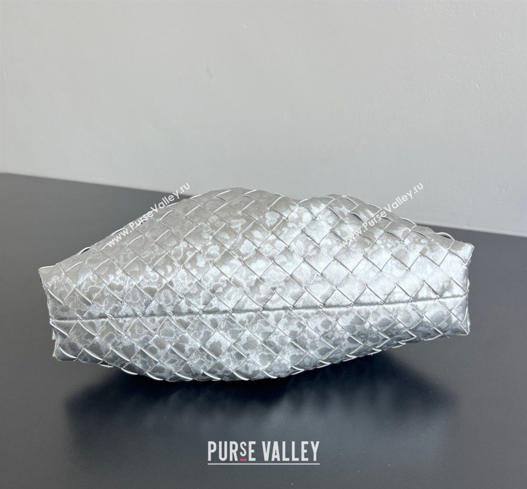 Bottega Veneta Dustbag Notte Bag in Intrecciato Lamina Satin Leather Silver 2026 839394 (WT-260401045)