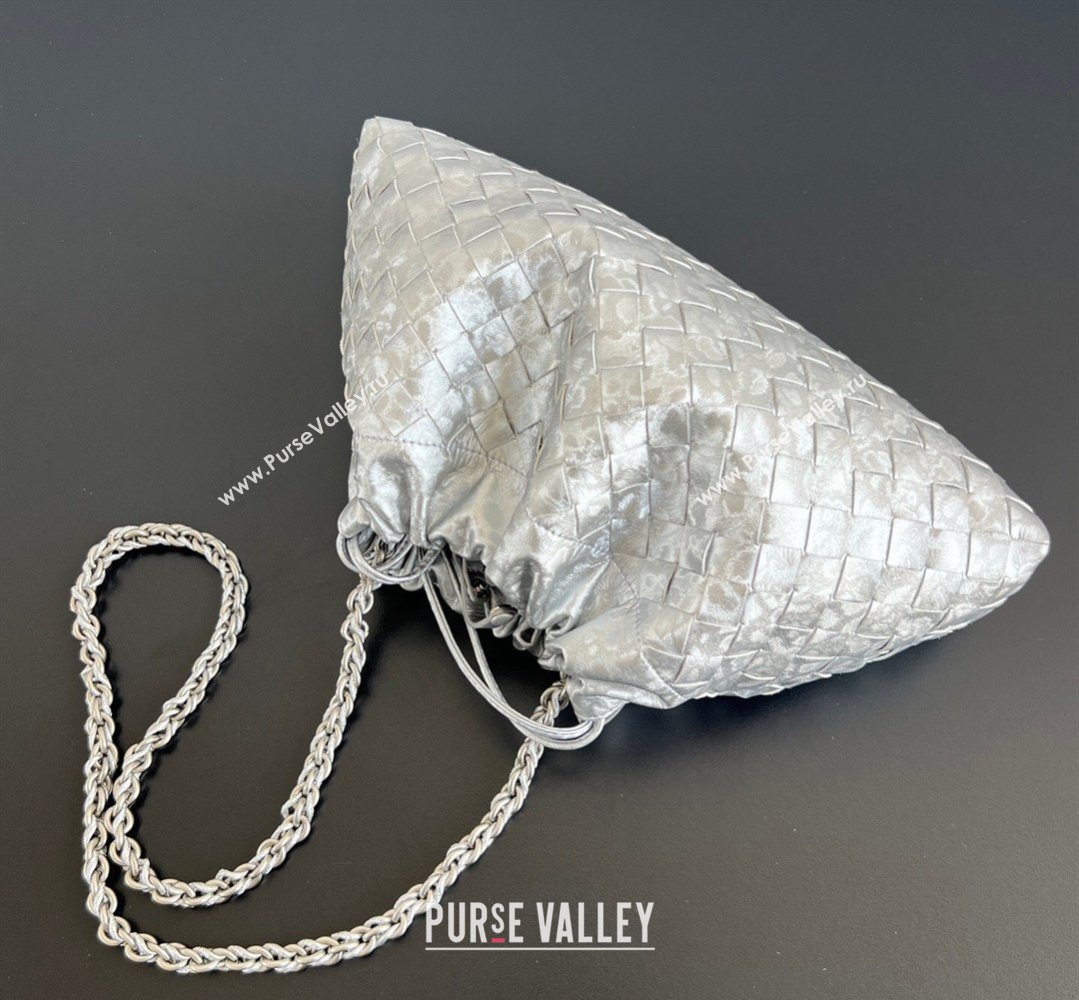 Bottega Veneta Dustbag Notte Bag in Intrecciato Lamina Satin Leather Silver 2026 839394 (WT-260401045)