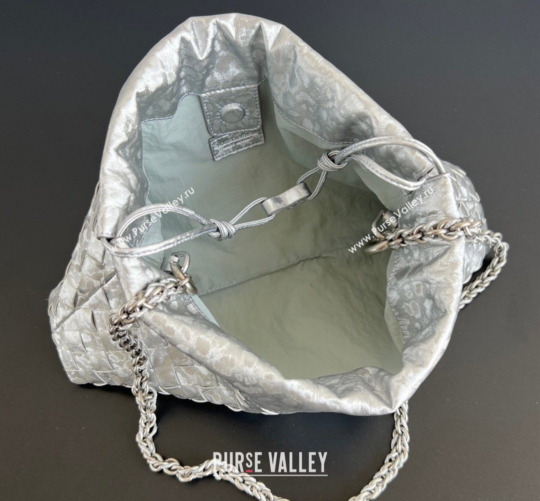 Bottega Veneta Dustbag Notte Bag in Intrecciato Lamina Satin Leather Silver 2026 839394 (WT-260401045)