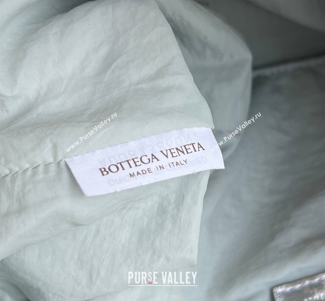 Bottega Veneta Dustbag Notte Bag in Intrecciato Lamina Satin Leather Silver 2026 839394 (WT-260401045)