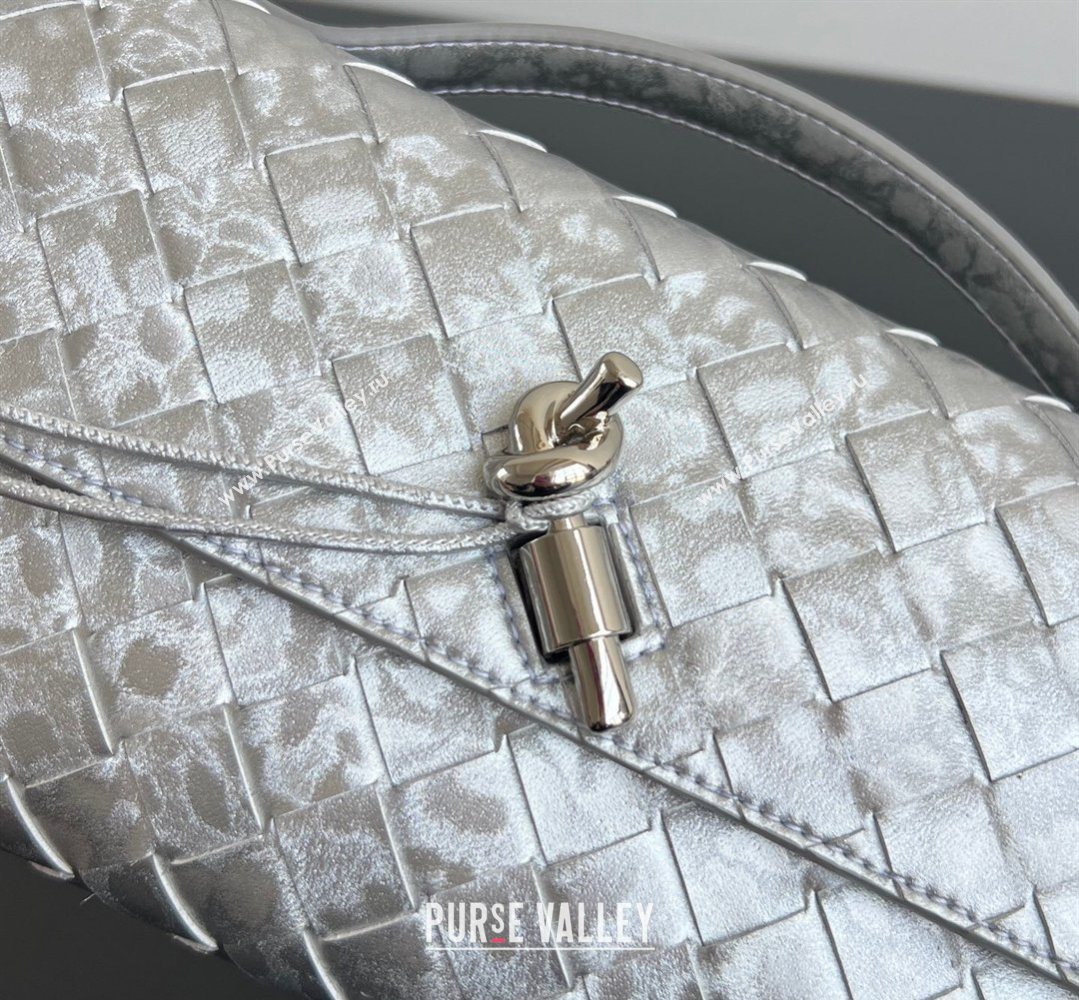 Bottega Veneta Long Clutch Bag Andiamo in Intrecciato Lamina Satin Leather Silver 2026 741511 (WT-260401047)