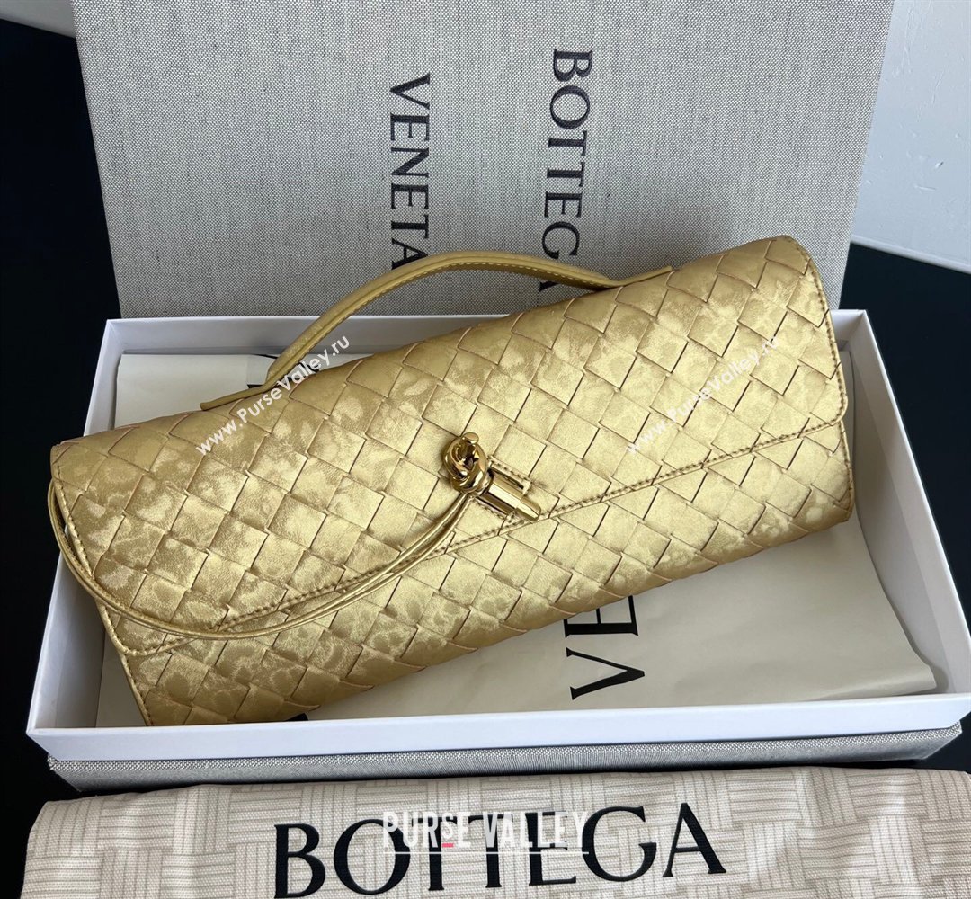 Bottega Veneta Long Clutch Bag Andiamo in Intrecciato Lamina Satin Leather Gold 2026 741511 (WT-260401048)